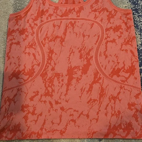 Lululemon Swiflty Tank - Picture 2 of 5